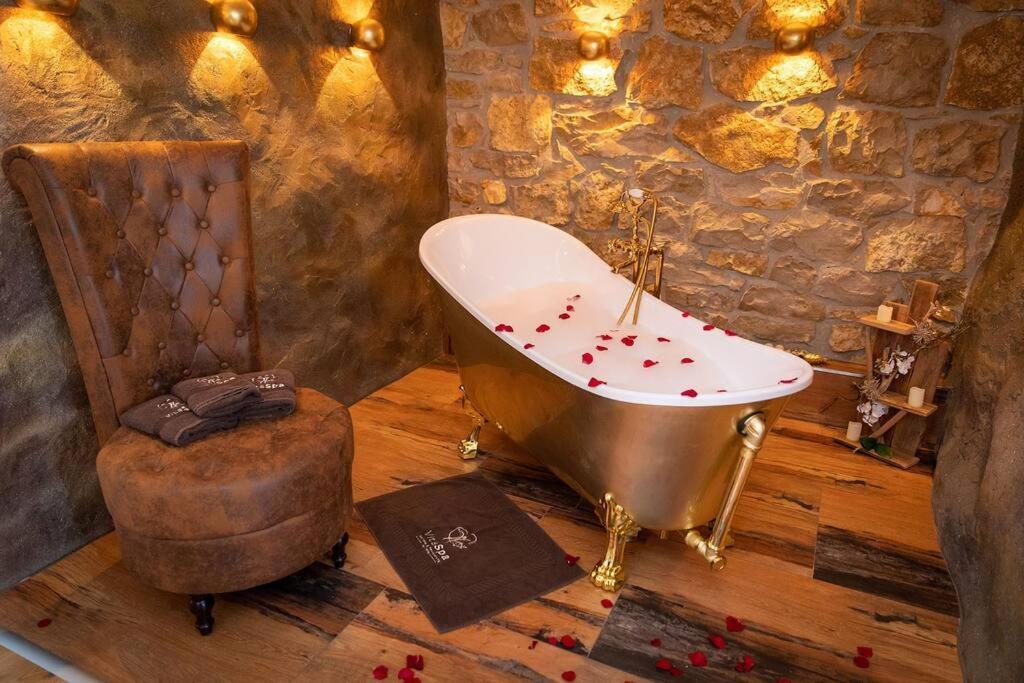 Chalet Vitaspa - Whirlpool & Sauna Privatspa بغنيتس المظهر الخارجي الصورة